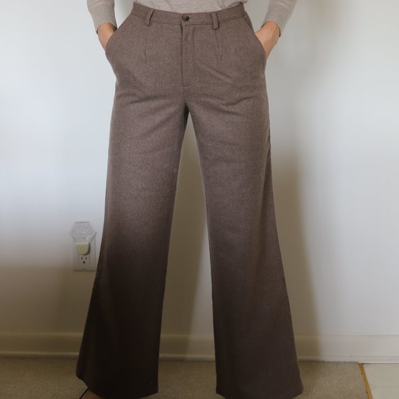 Light brown work slacks with pockets - Picture 2 of 5